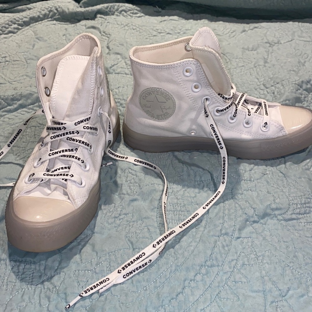 Converse Chuck Taylor All Star HI Sneaker - White / Clear - size 7 - like new